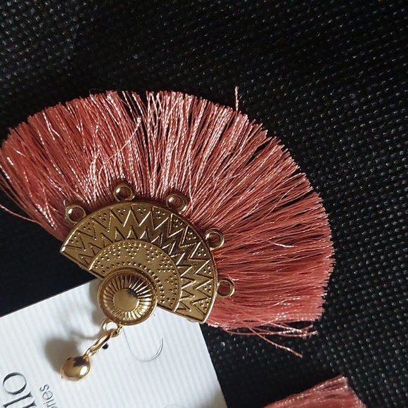 Dangling Peach and Gold earrings - Picture 2 of 3